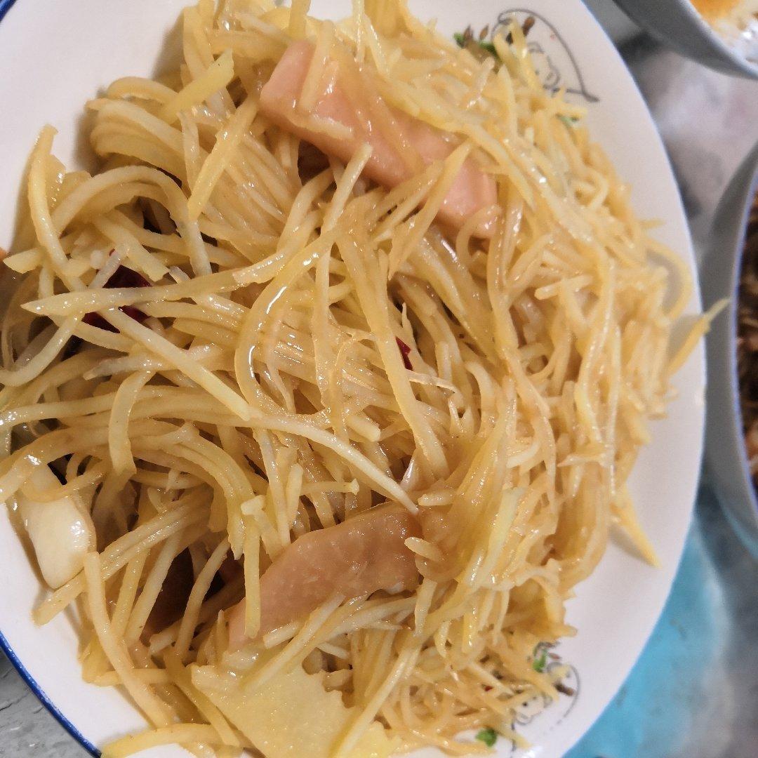 厨师长教你：“炝炒土豆丝”的家常做法，口感爽脆
