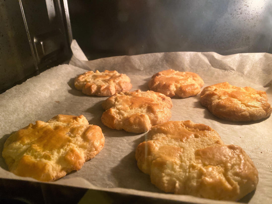 轻轻一按就碎掉的原味桃酥（不输猪油版）