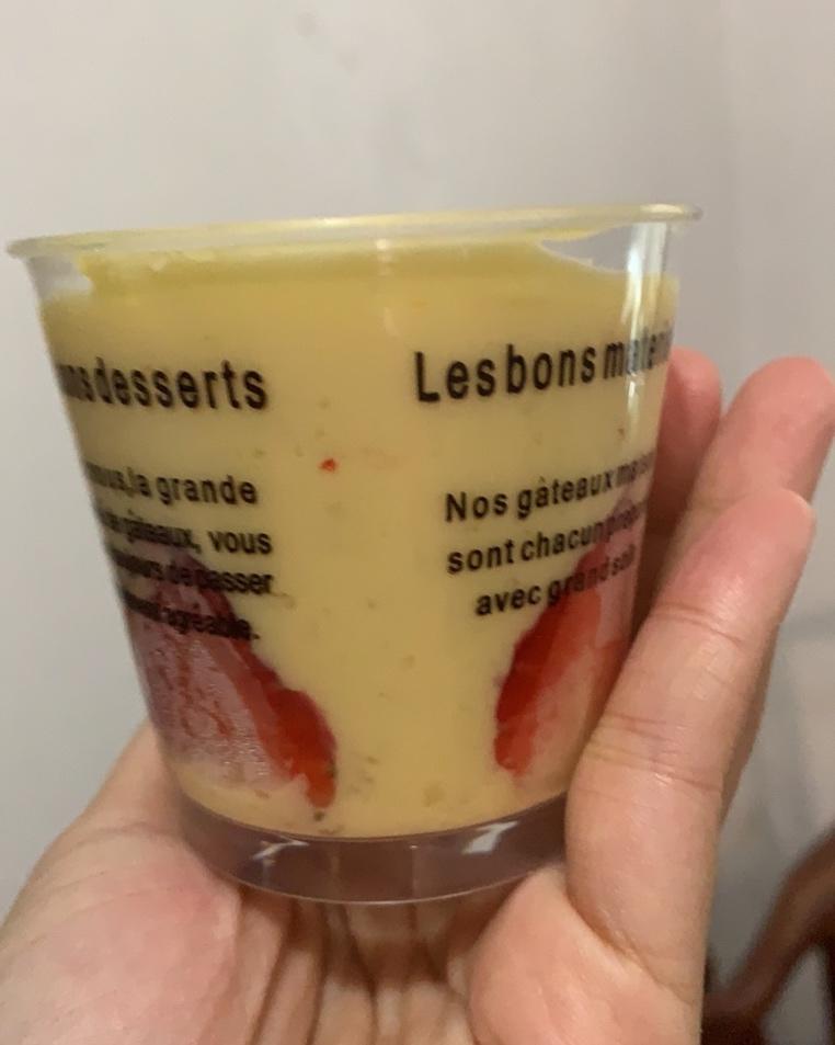 "杯壁"的草莓芒果慕斯