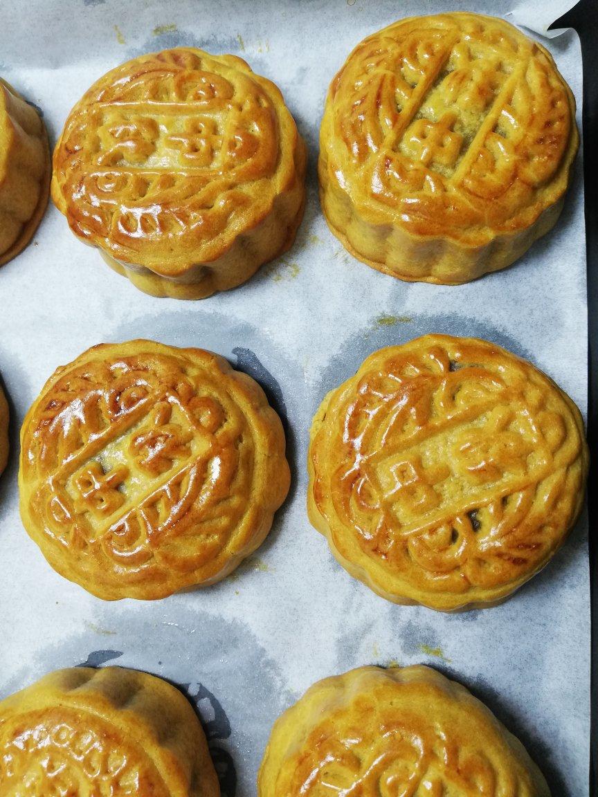 广式月饼——蛋黄莲蓉月饼
