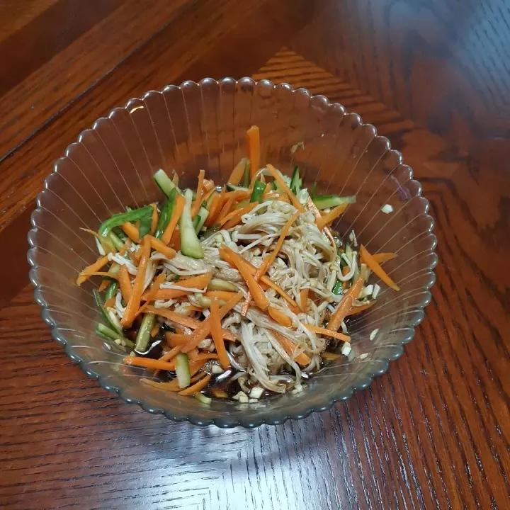 凉拌金针菇