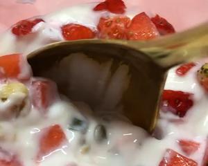 草莓酸奶燕麦慕斯杯的做法 步骤7