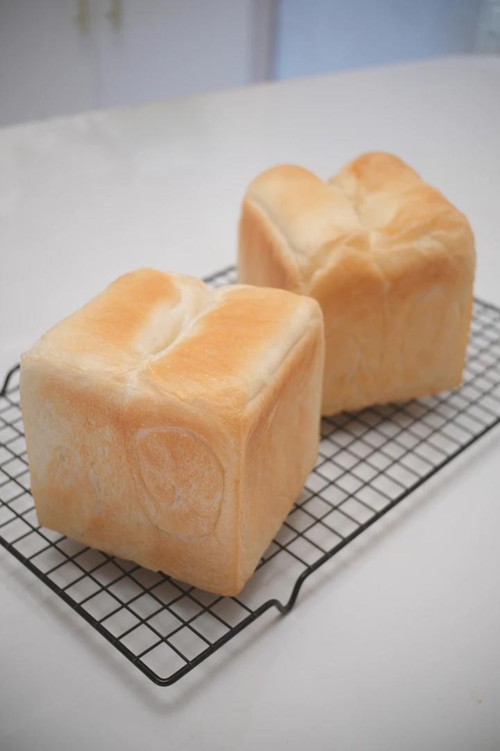 烫种方型白吐司—《银座顶级吐司》｜废话一箩筐的经验分享｜美瑛吐司/PullmanBread