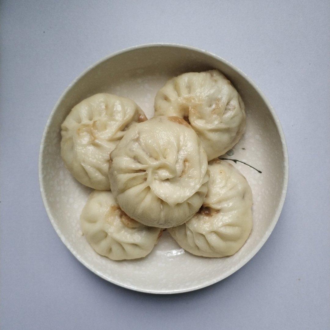 鲜美多汁的洋葱牛肉包子