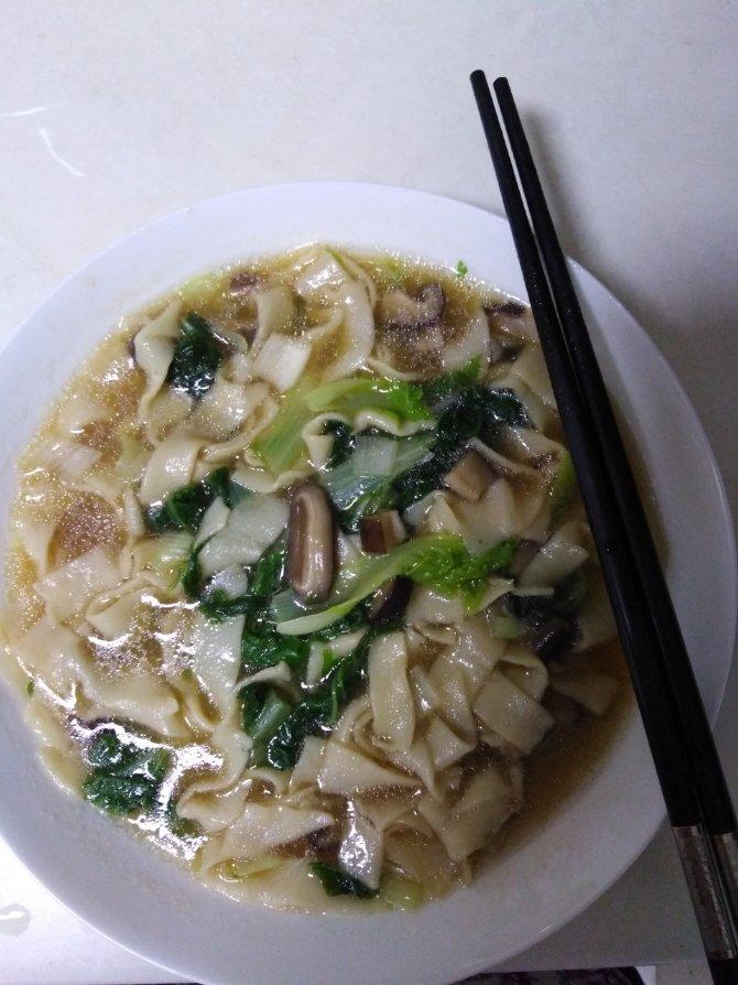 菌汤面条 看得见的香菇 尝得到的鲜美 这才是真正的菌汤