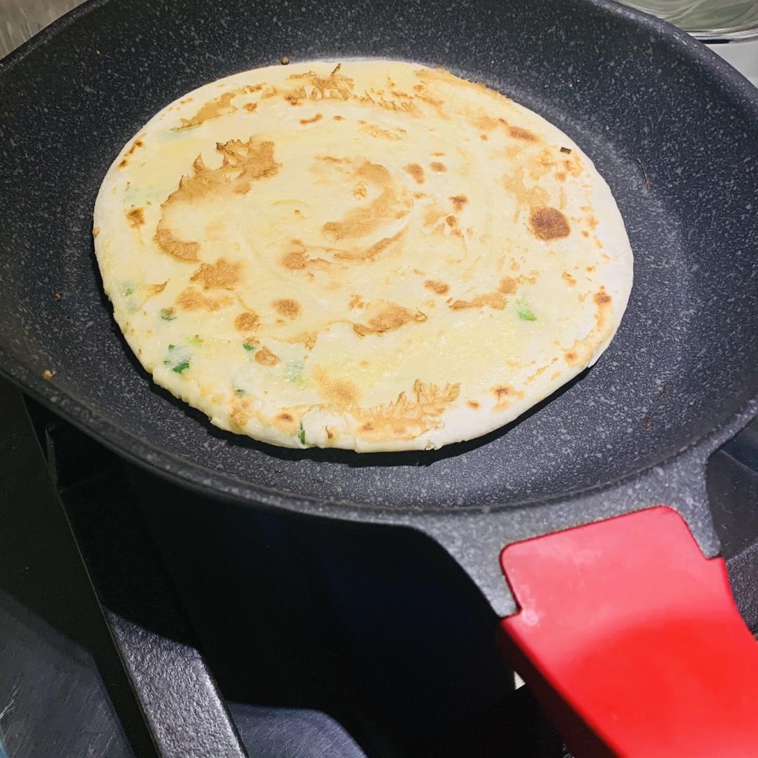 鸡蛋葱油饼                  （更新饼坯保存方法）