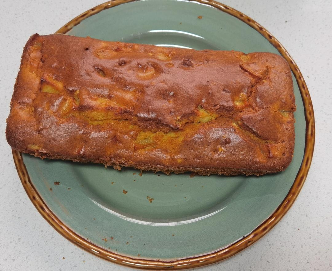 简单到只需所有材料混一起烤一烤的苹果蛋糕！