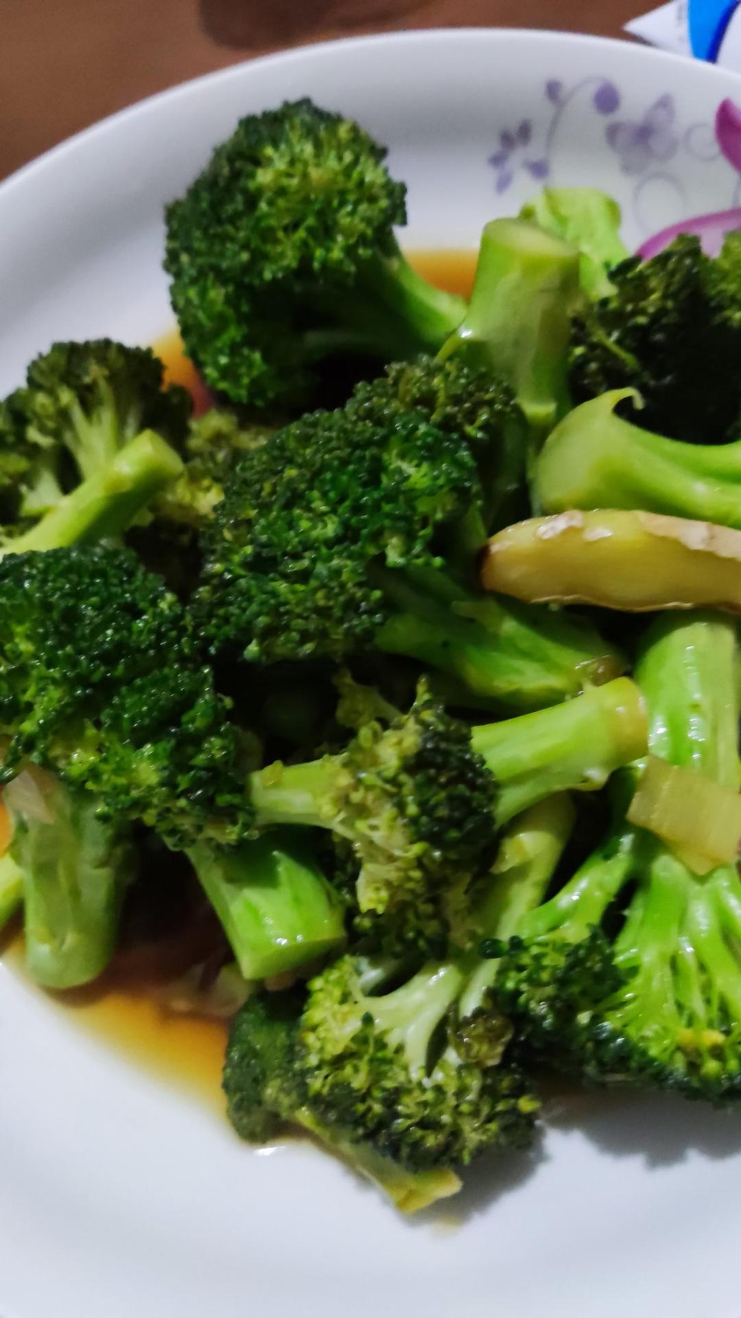 西兰花这样炒，我家的肉肉靠边站