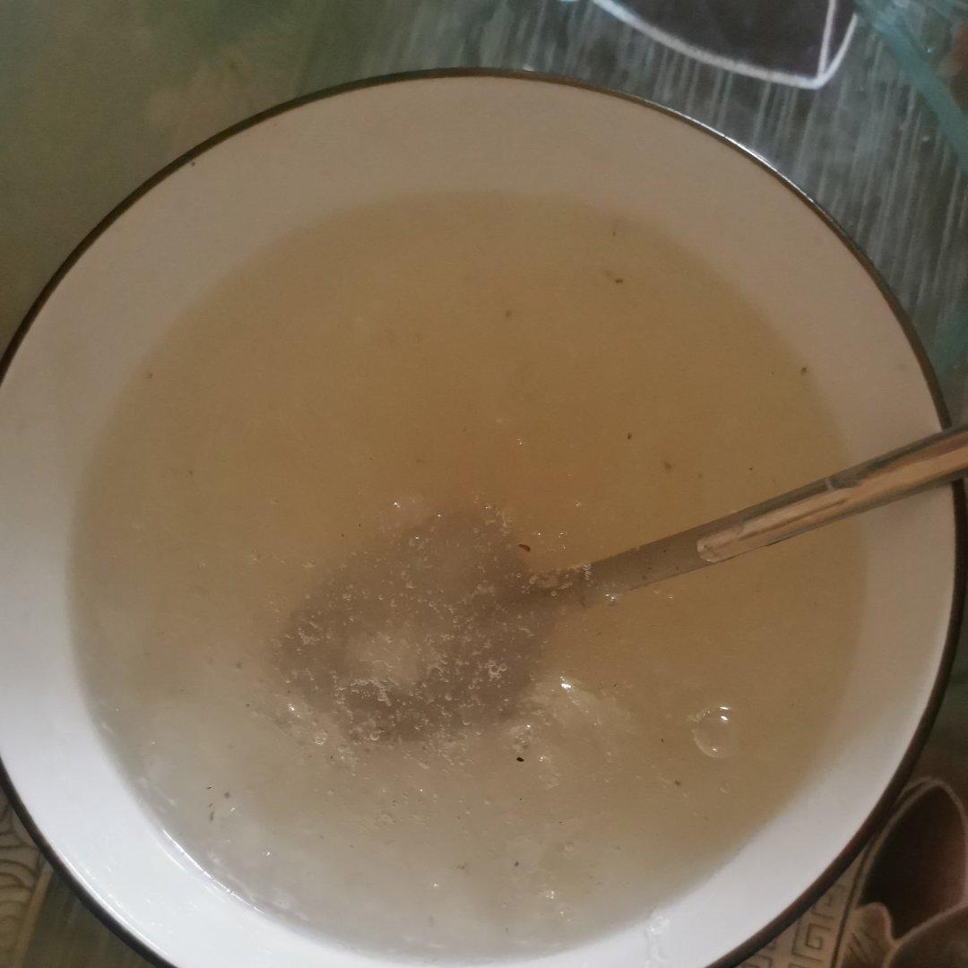 桃胶雪燕皂角米银耳牛奶羹