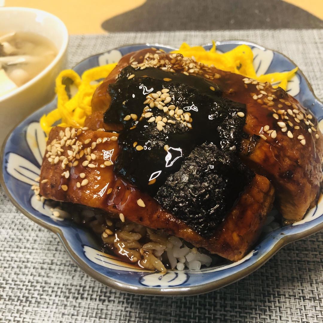 蒲烧鳗鱼饭