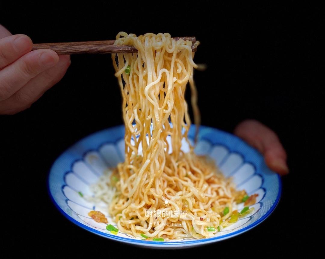 懒人版葱油拌面❗️灵魂花生酱的做法