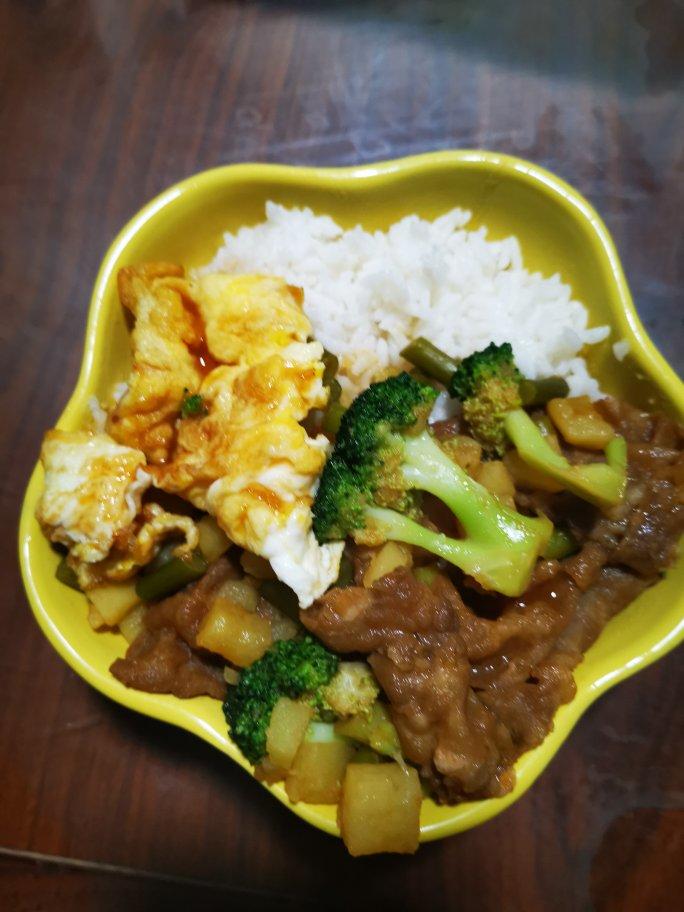 好吃到舔碗底的土豆肥牛拌饭