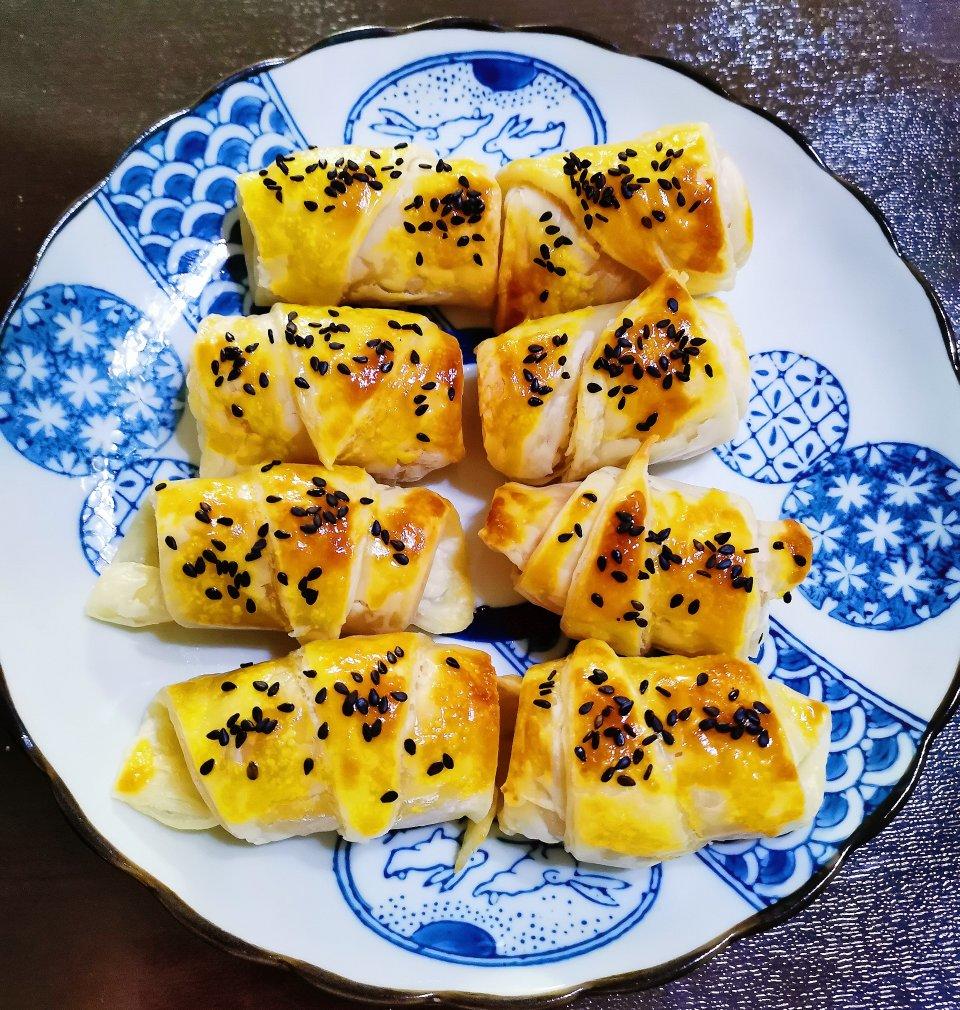 香肠酥皮卷：手抓饼皮还能这样吃，不用和面快速搞定早餐