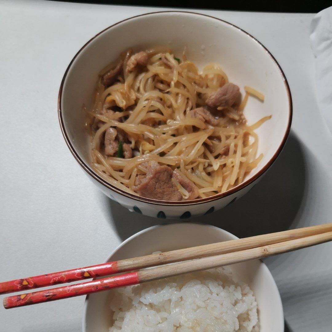 温州人喜欢的豆芽韭菜炒牛肉