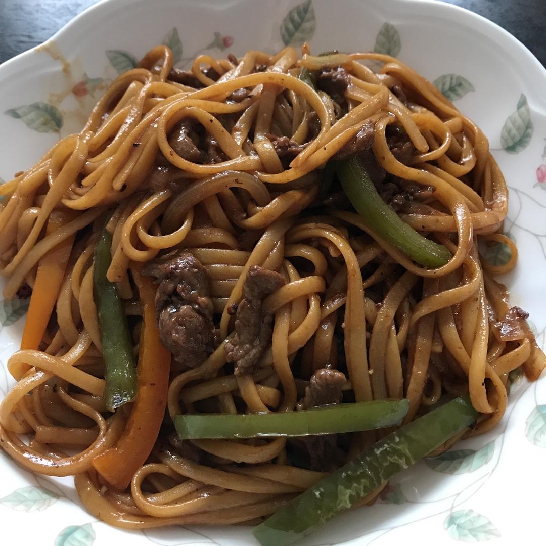 黑椒牛柳炒意面