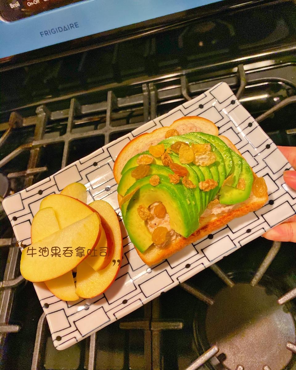 巨好吃的牛油果土司