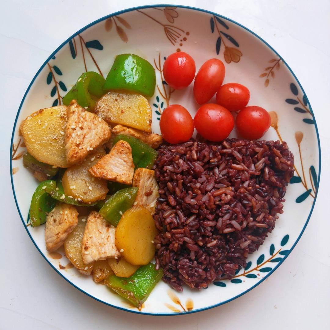 青椒土豆片炒肉