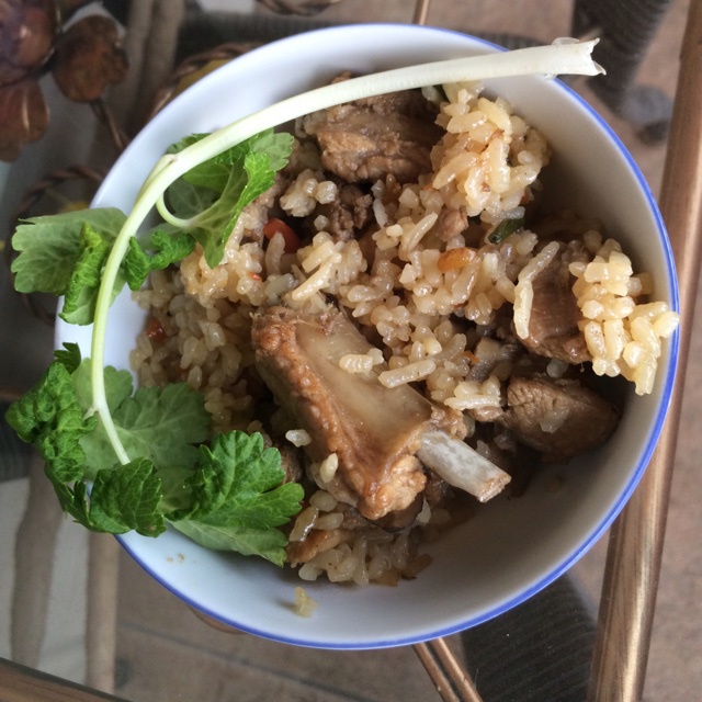 喷香排骨焖饭（爆好吃）
