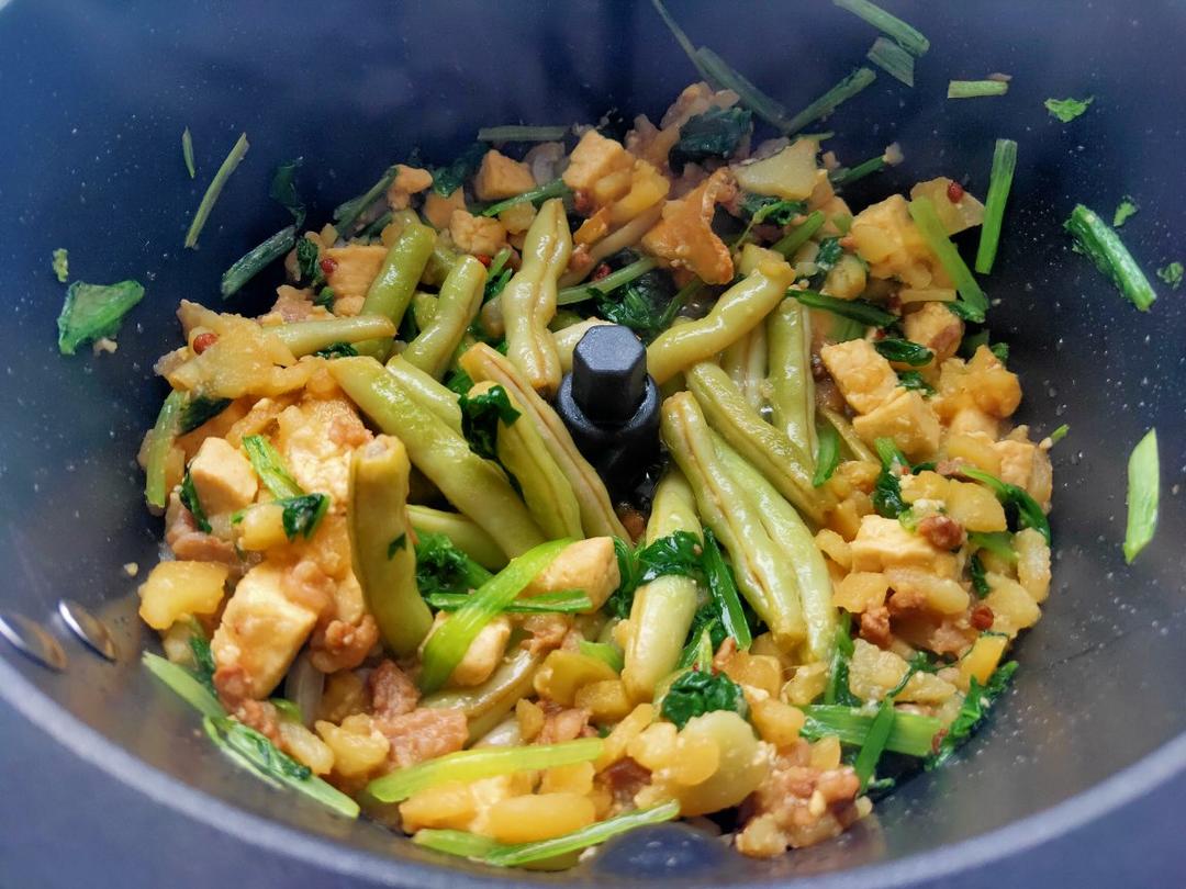 猪肉土豆豆角白菜炖豆腐