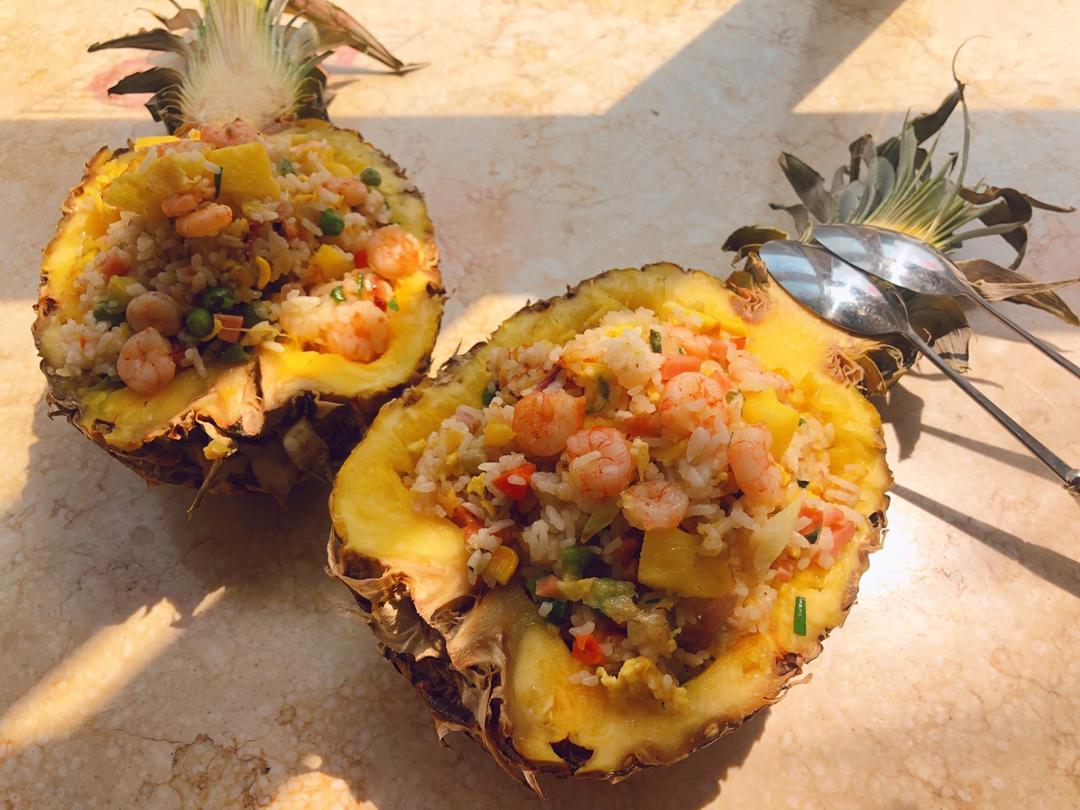 菠萝海鲜蛋炒饭