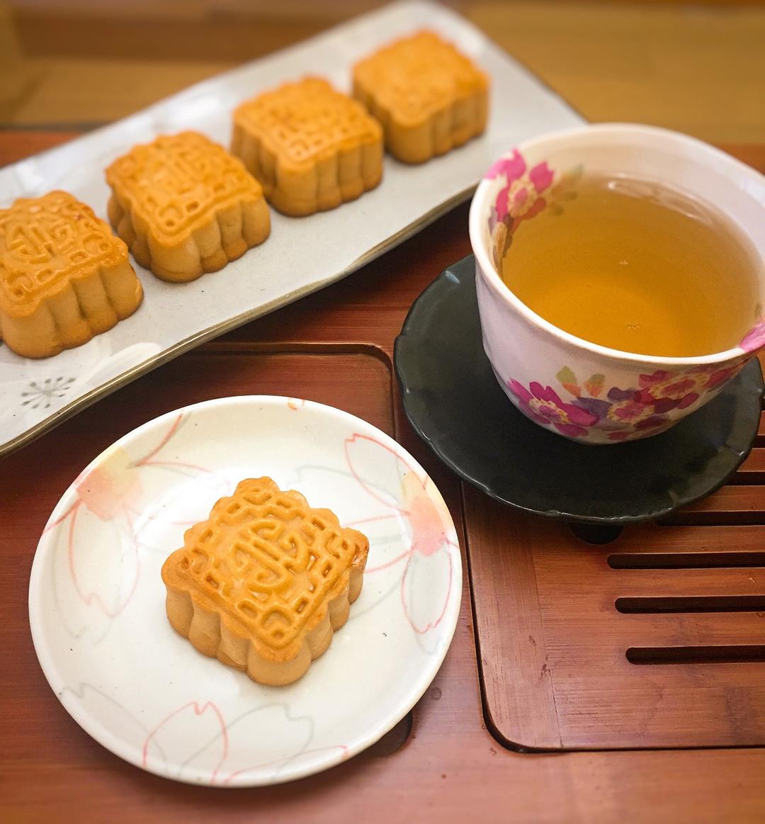 广式月饼—蛋黄莲蓉月饼