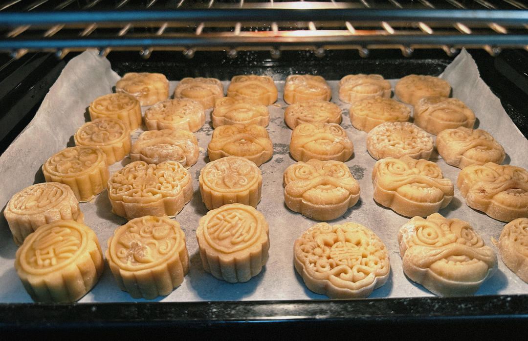 广式月饼—蛋黄莲蓉月饼