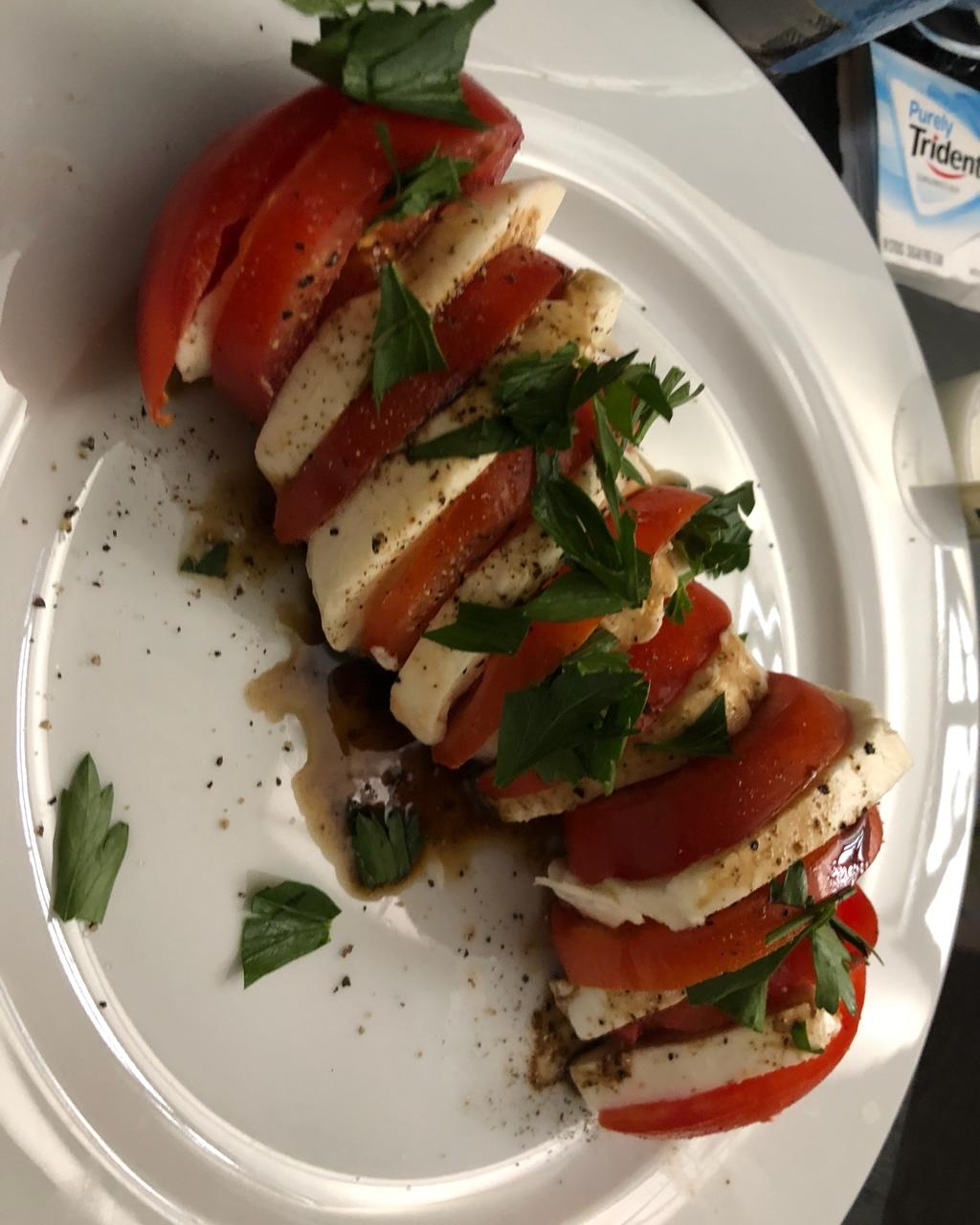 马苏里拉奶酪番茄沙拉