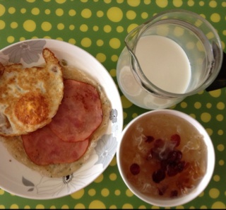 蔓越莓桃胶银耳羹