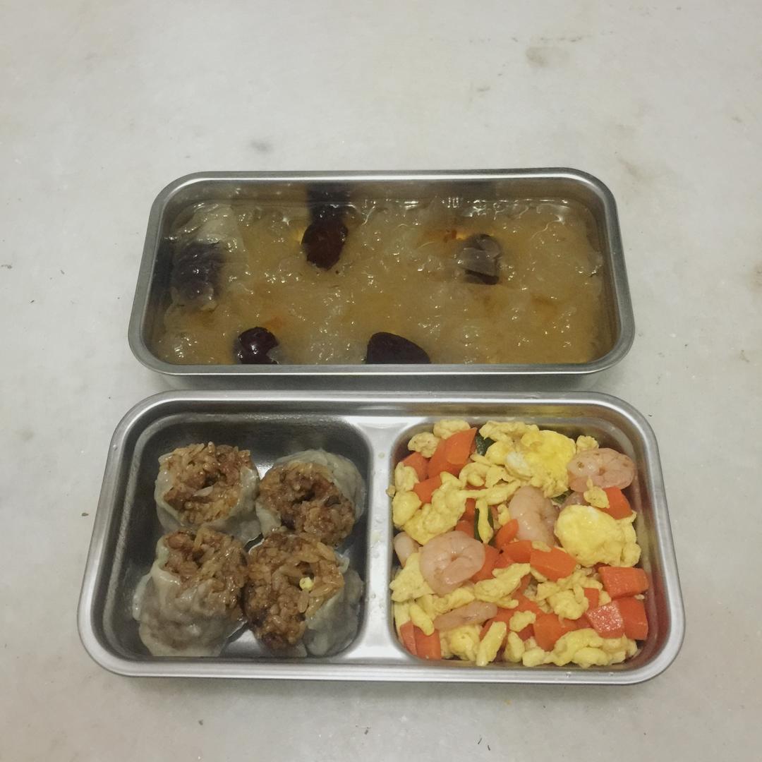 桃胶红枣银耳羹