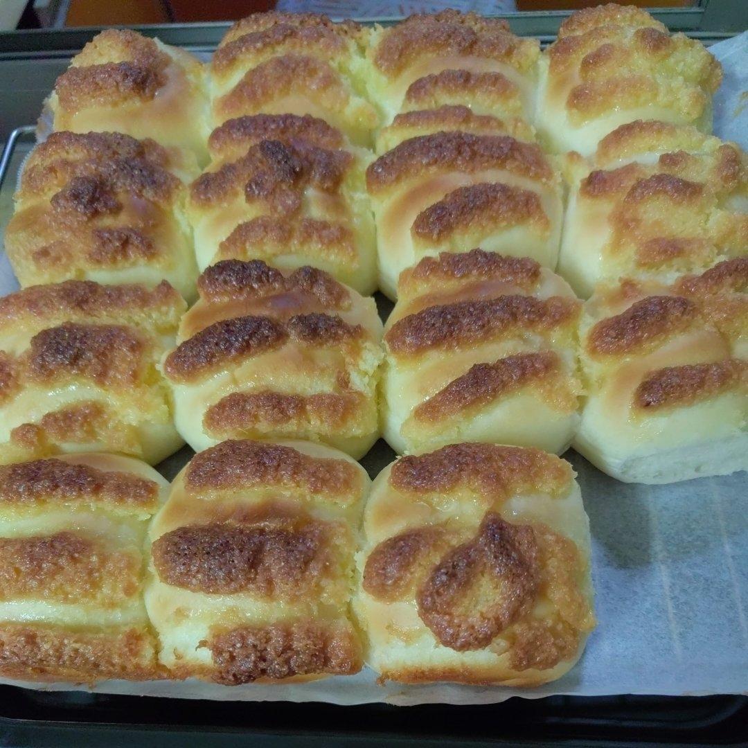 一次发酵同样松软的椰蓉小面包