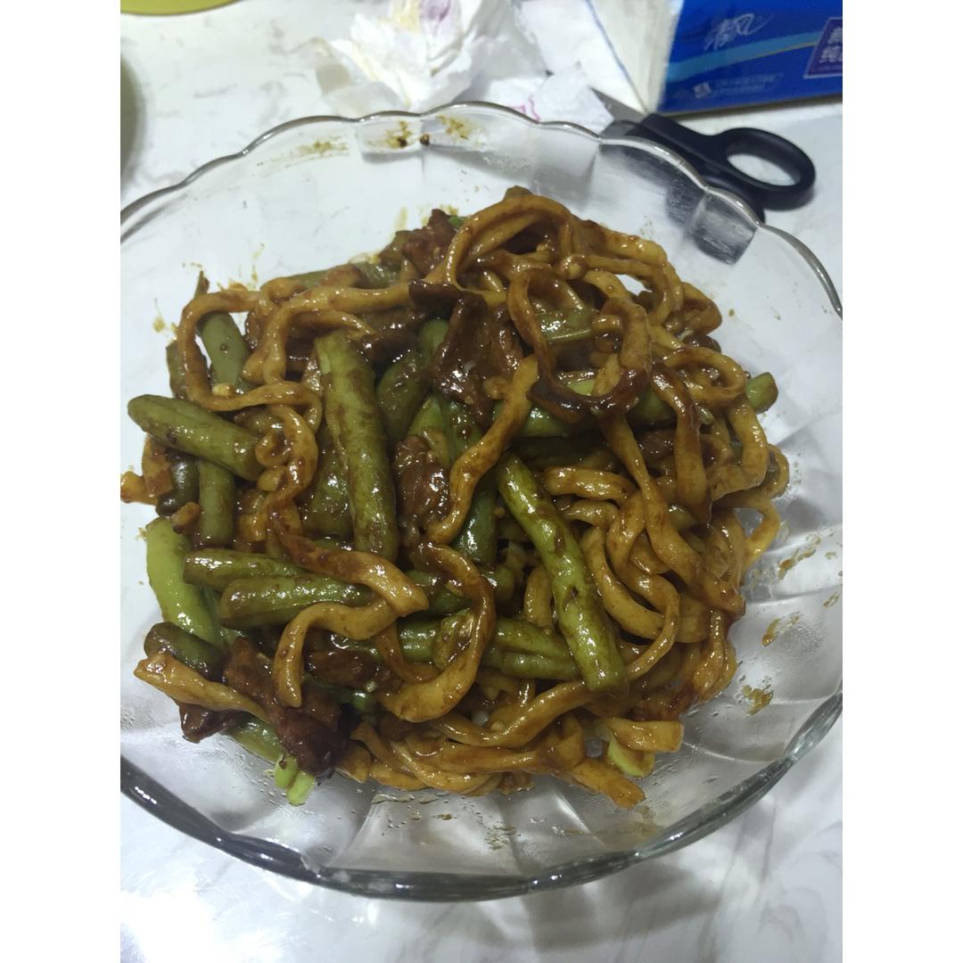 最适合夏天的一锅出--酱香豆角焖面