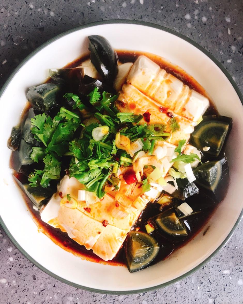 皮蛋拌豆腐