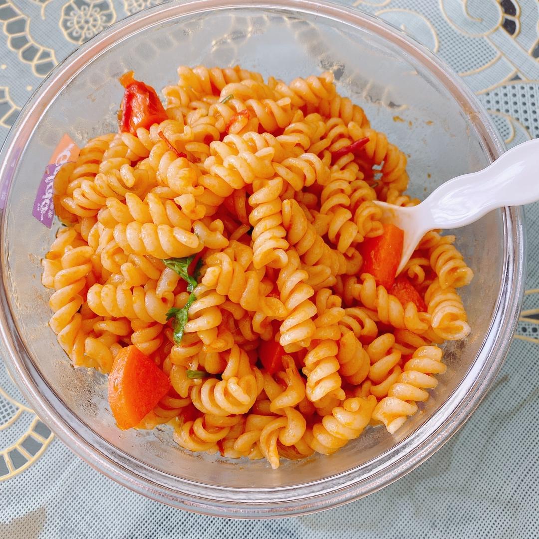 孩子说至少可以卖118元且必须光盘的好吃意大利面🍝——番茄鳀鱼螺丝粉