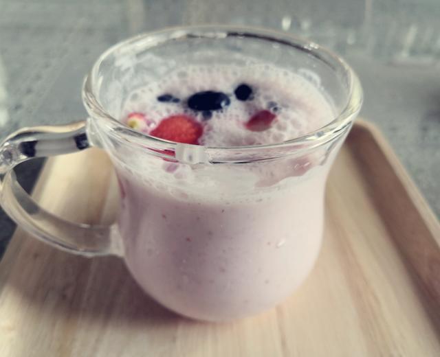 草莓酸奶杯（高颜值美味下午茶）
