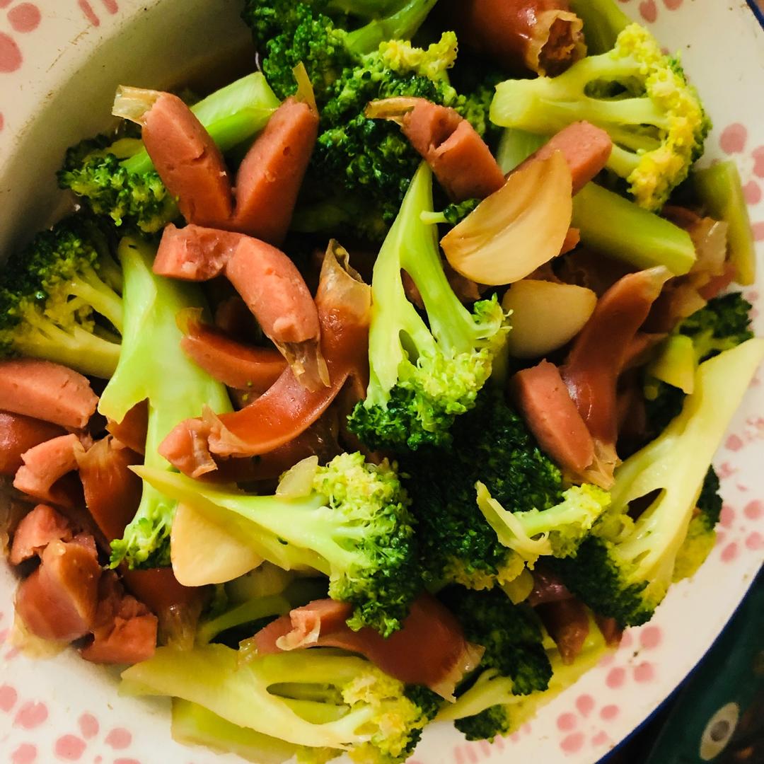 蒜香西兰花炒脆皮肠