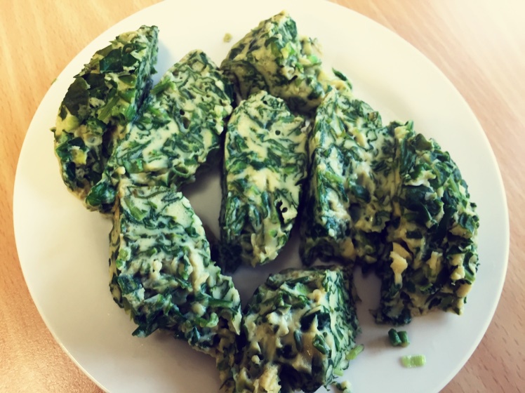 蘸汁菠菜鸡蛋糕——春季养生多吃菠菜