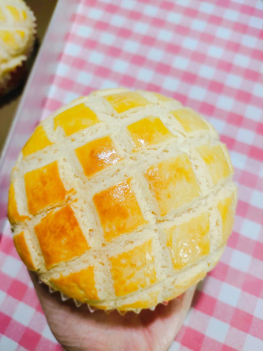 好吃到炸裂的港式菠萝包（附带制作酥皮的小视频）