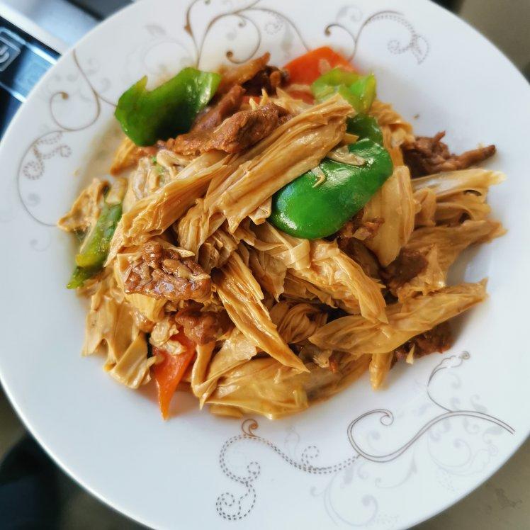 肉炒腐竹木耳胡萝卜