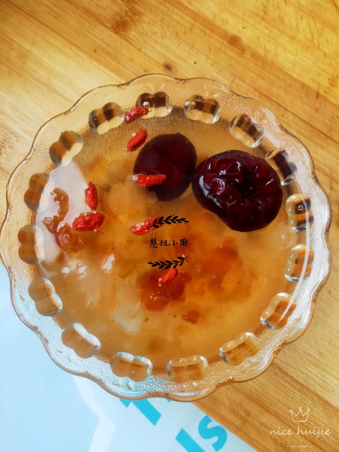 红枣银耳莲子羹(十分钟快速出胶)
