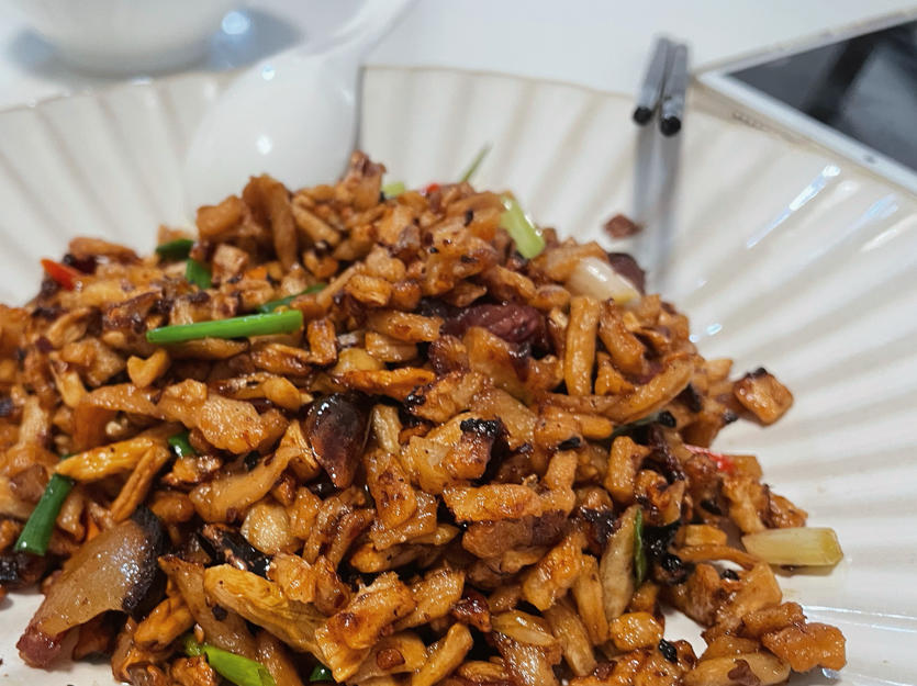 萝卜干炒腊肉（湘菜）新增腊肉快速去咸的方法