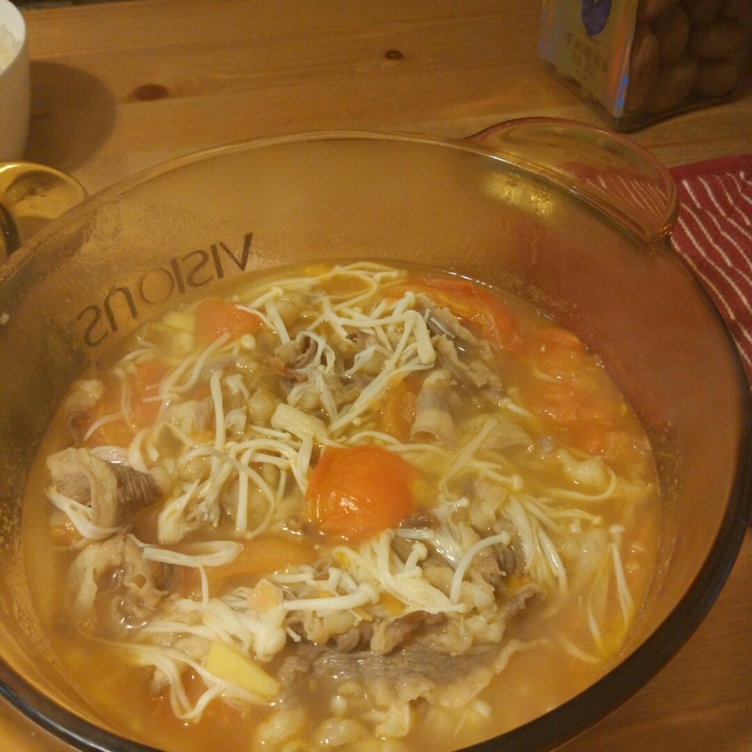 金针菇肥牛番茄锅