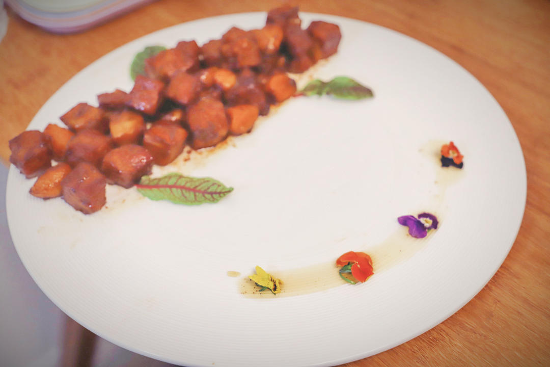 【黑蒜子牛肉粒】美味颜值集于一身的天津名菜