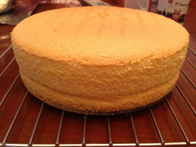 超简单完美戚风蛋糕（6寸2蛋）附打发、翻拌、脱模视频