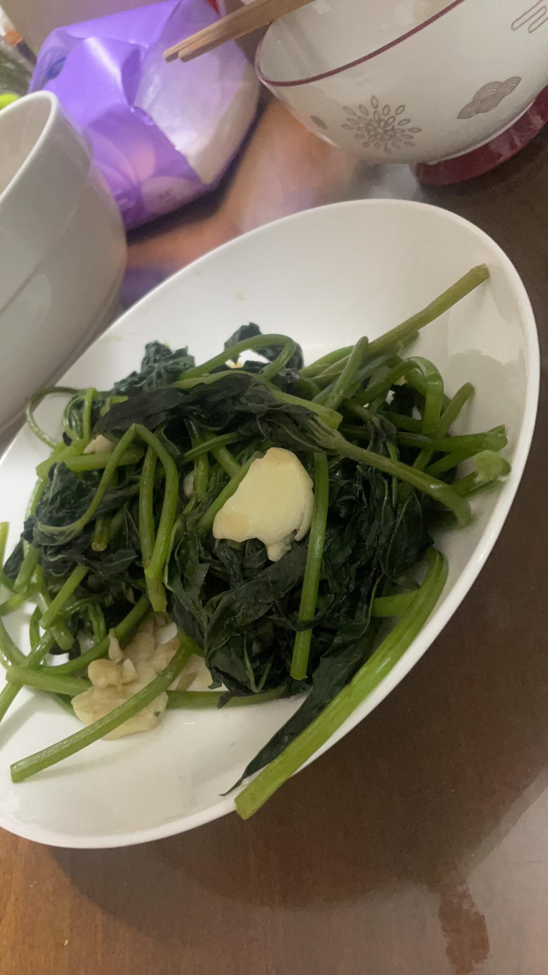 脆嫩好吃的清炒红薯叶，拿肉都不换！
