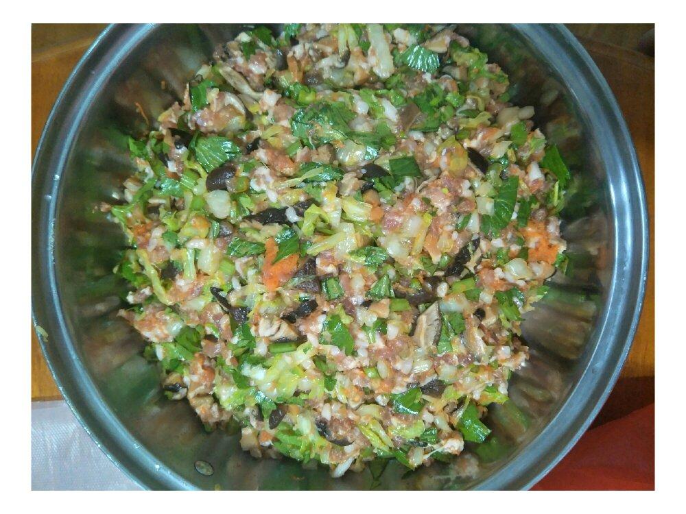 芹菜木耳鲜肉水饺