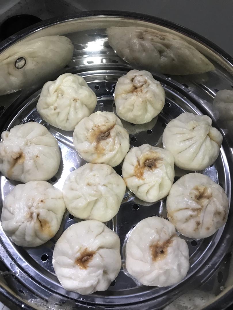 鲜嫩多汁的牛肉包子