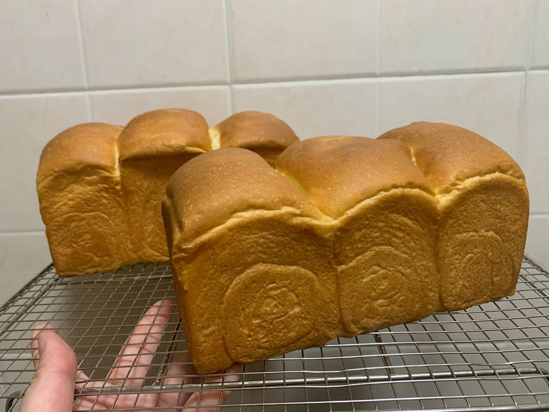 经典奶香吐司