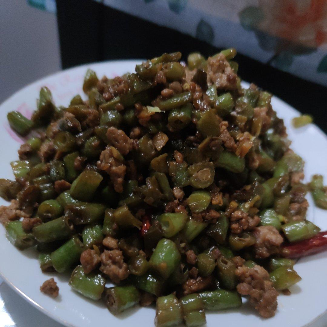 豆角肉末好吃的下饭菜。