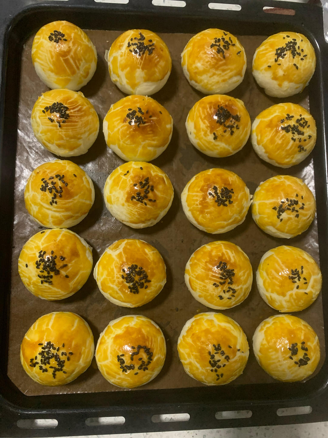 超简单 免揉 酥掉渣的蛋黄酥(超详细附全程视频)不破酥『万能酥皮』