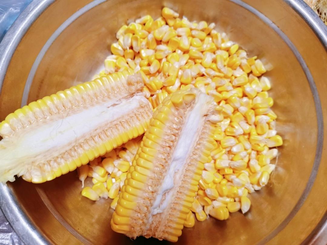 牛油玉米粒 (快速剥出完整新鲜的玉米粒)